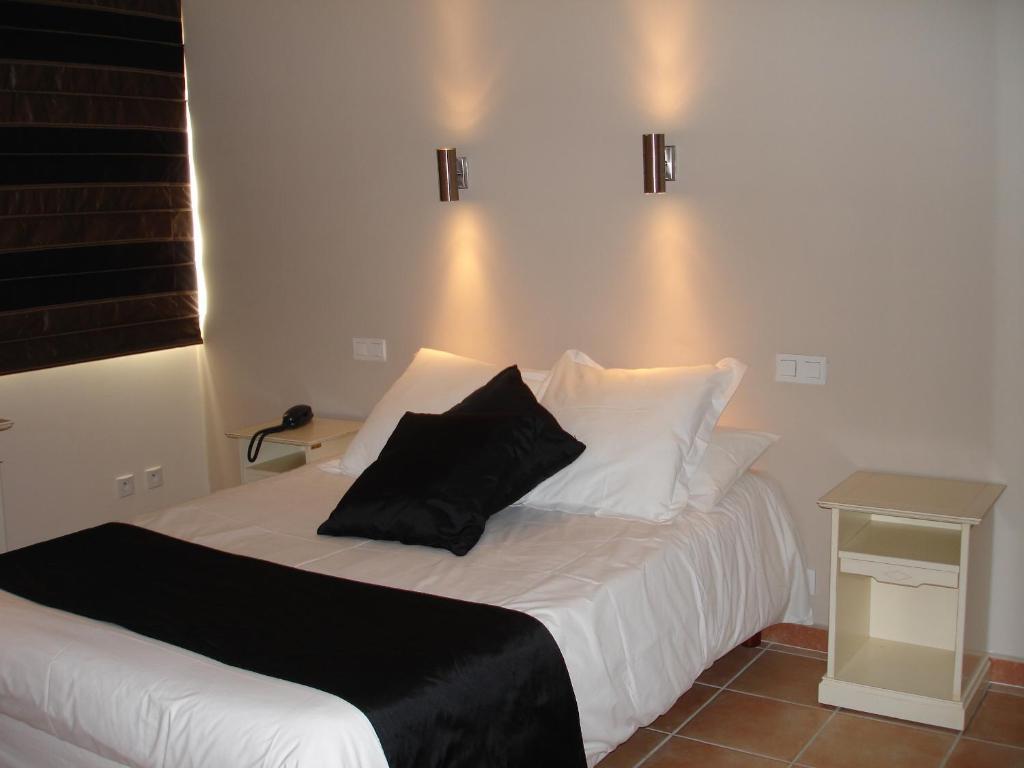 Logis Auberge Cote Jardin Hotel Lezignan-Corbieres Room photo